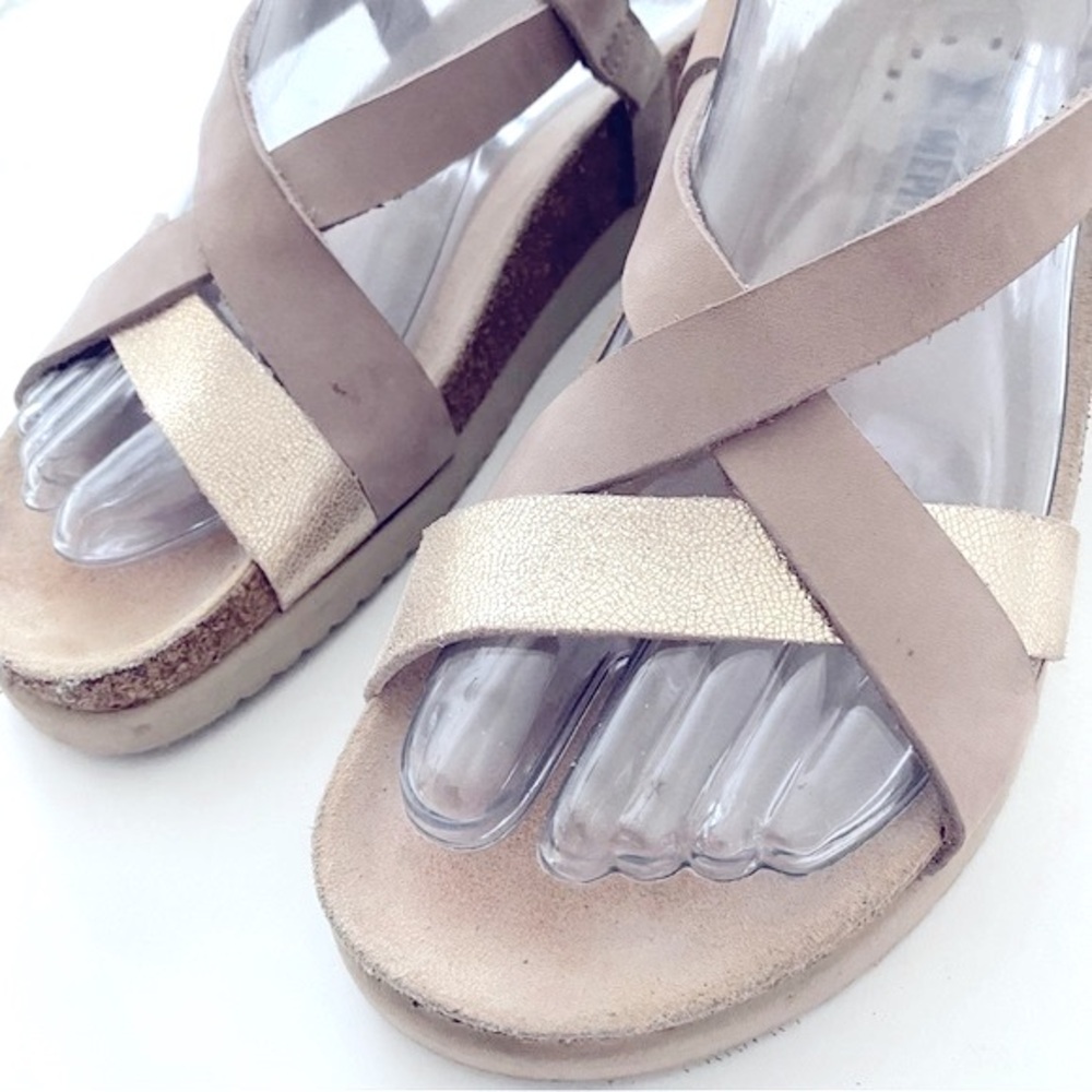 NWOT SIZE 37 (6.5-7) Mephisto Women's Sandals with Tan and Gold Straps - Picture 2 of 10